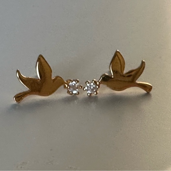 14k Gold Vermeil Tiny Bird Studs - Picture 11 of 15
